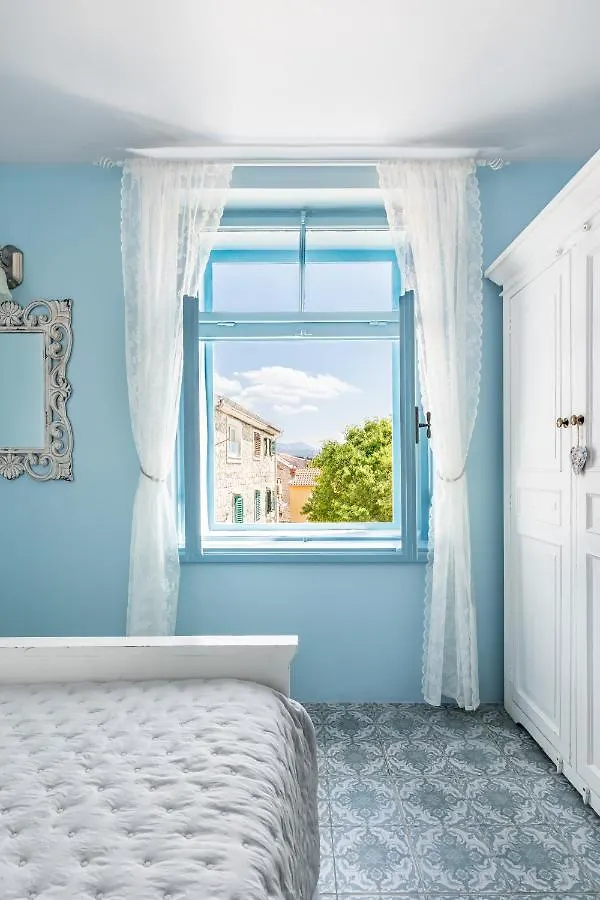 Blue Dreams Apartments In The Old Town With A Sea View Split